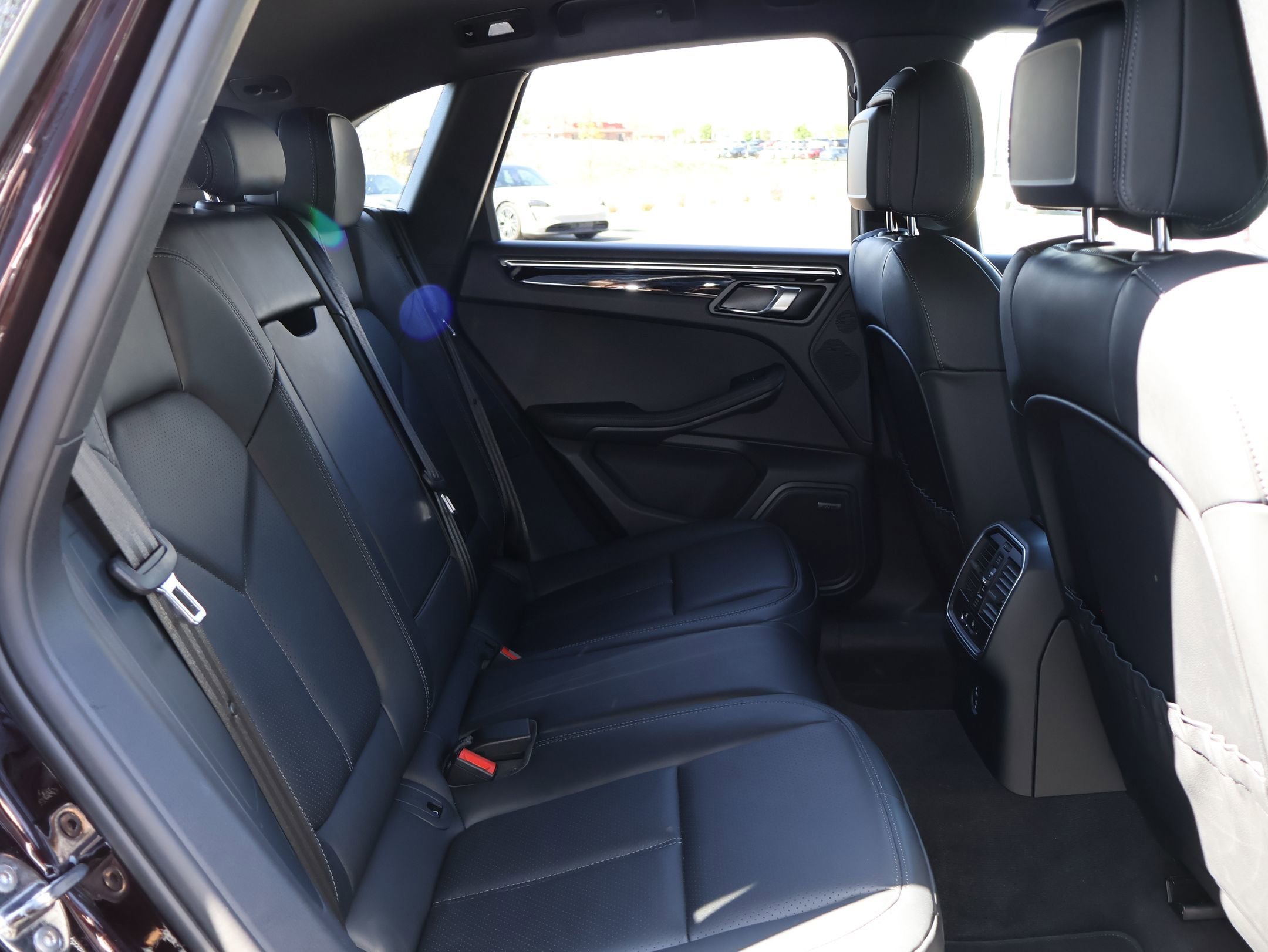 2026 Porsche Macan - Photo 25