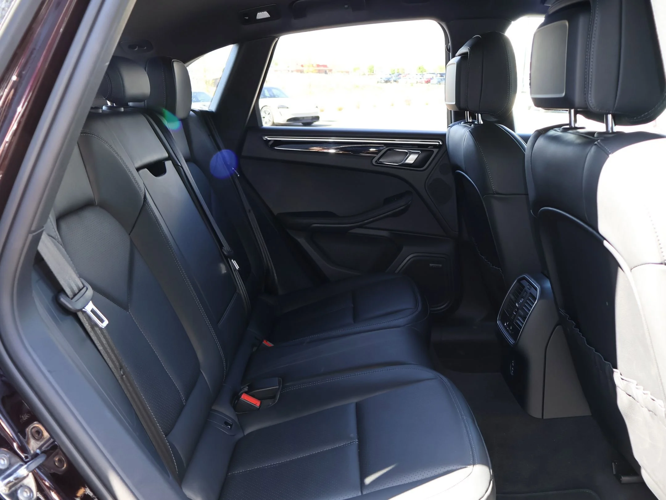 2026 Porsche Macan - Photo 25