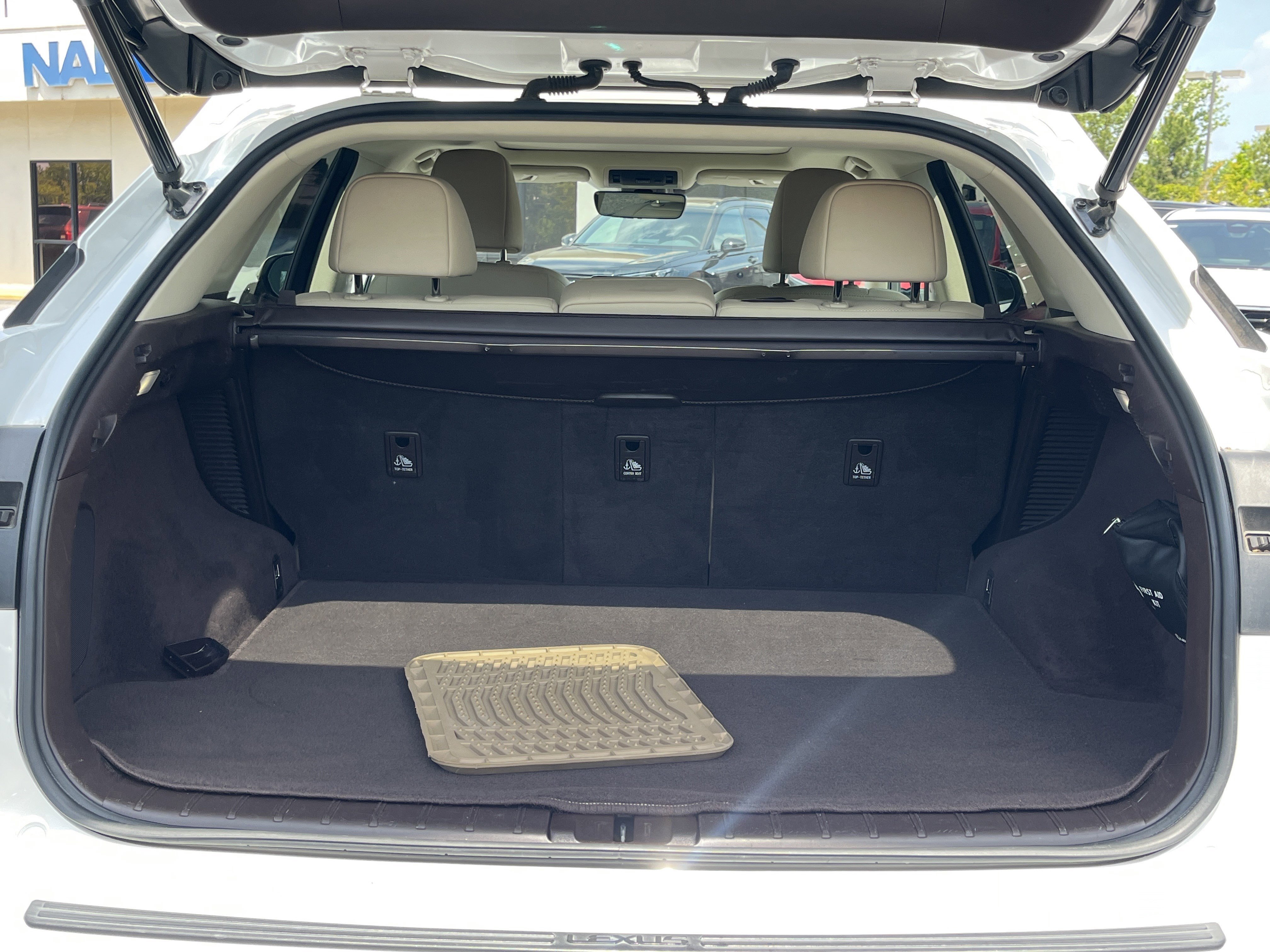 Used 2020 Eminent White Pearl Lexus RX 450h image 28