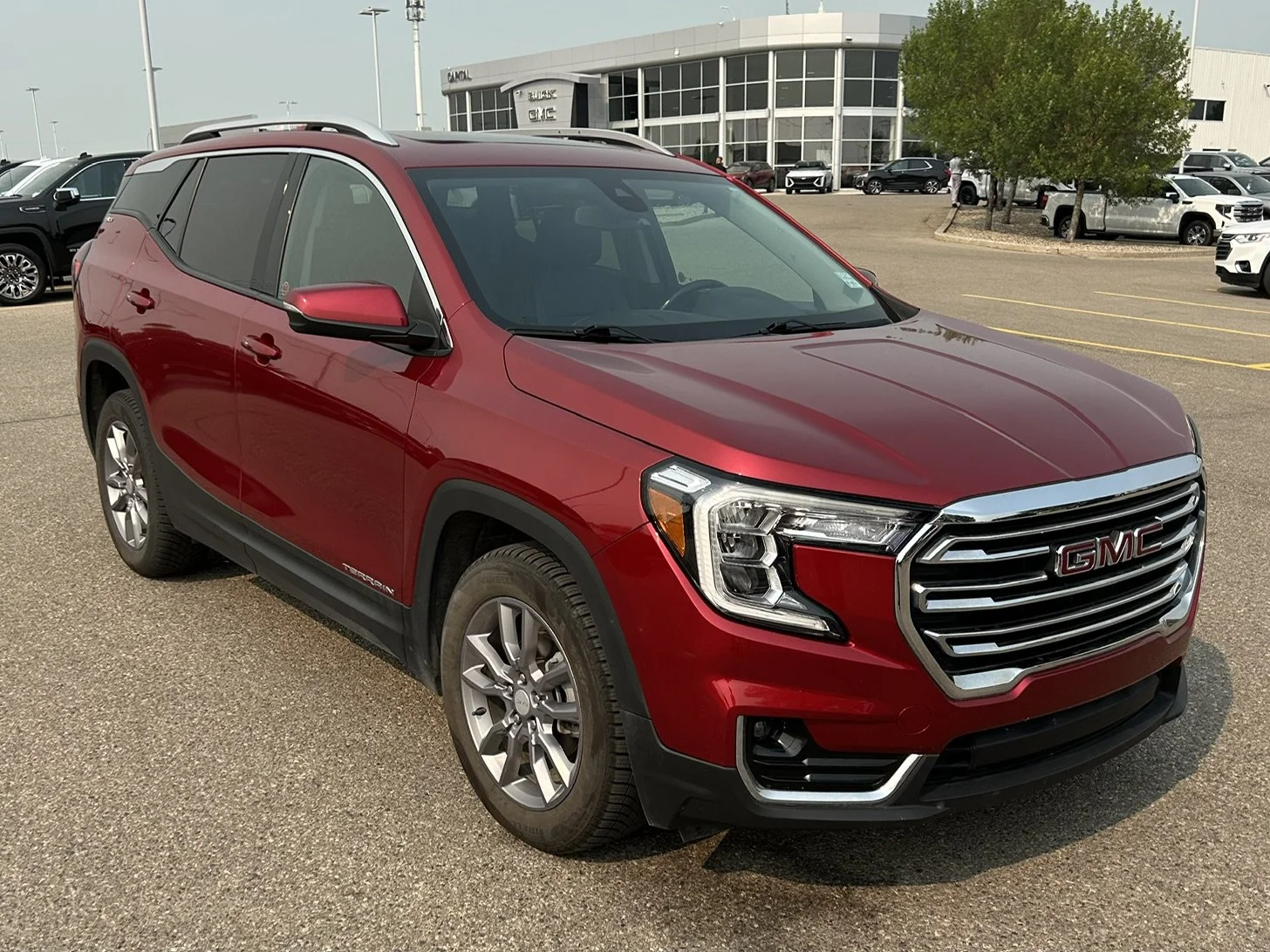 Used 2022 Red GMC SLT AWD image 7