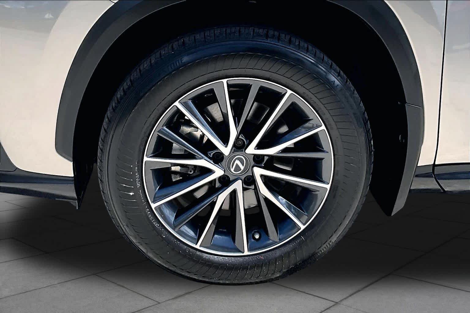 Used 2023 Atomic Silver Lexus Premium image 11