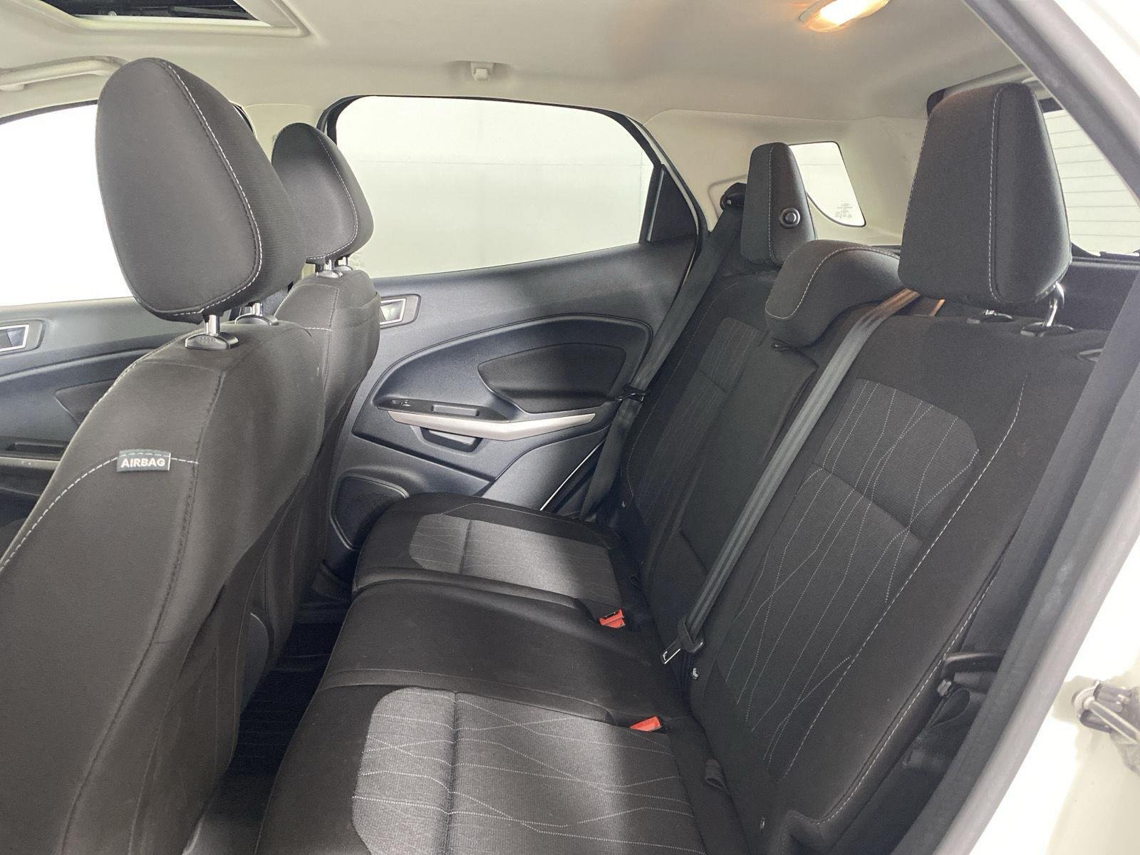 Used 2019 Diamond White Ford SE image 27