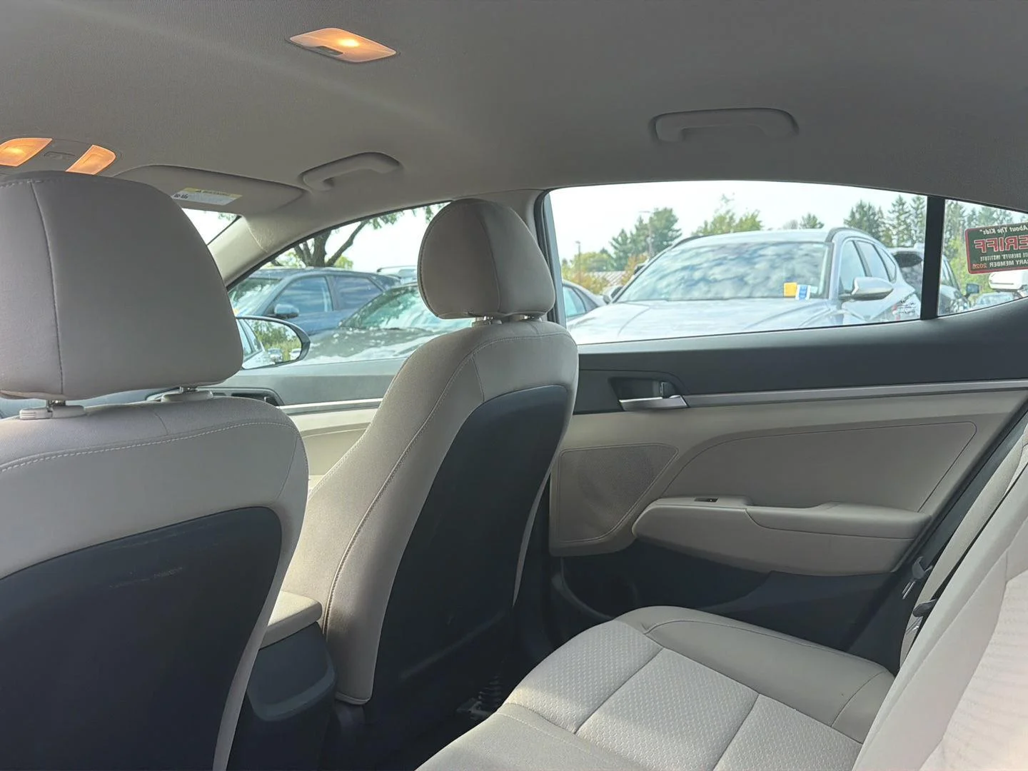 Used 2020 Quartz White Pearl Hyundai SE image 9