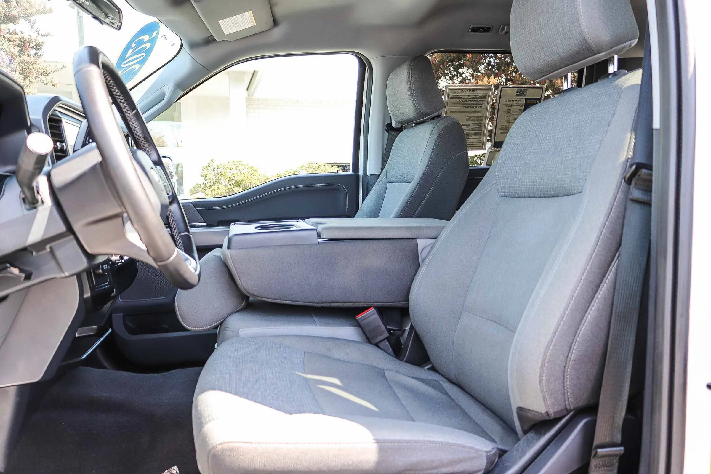 Certified Used 2025 Oxford White Ford XLT image 23