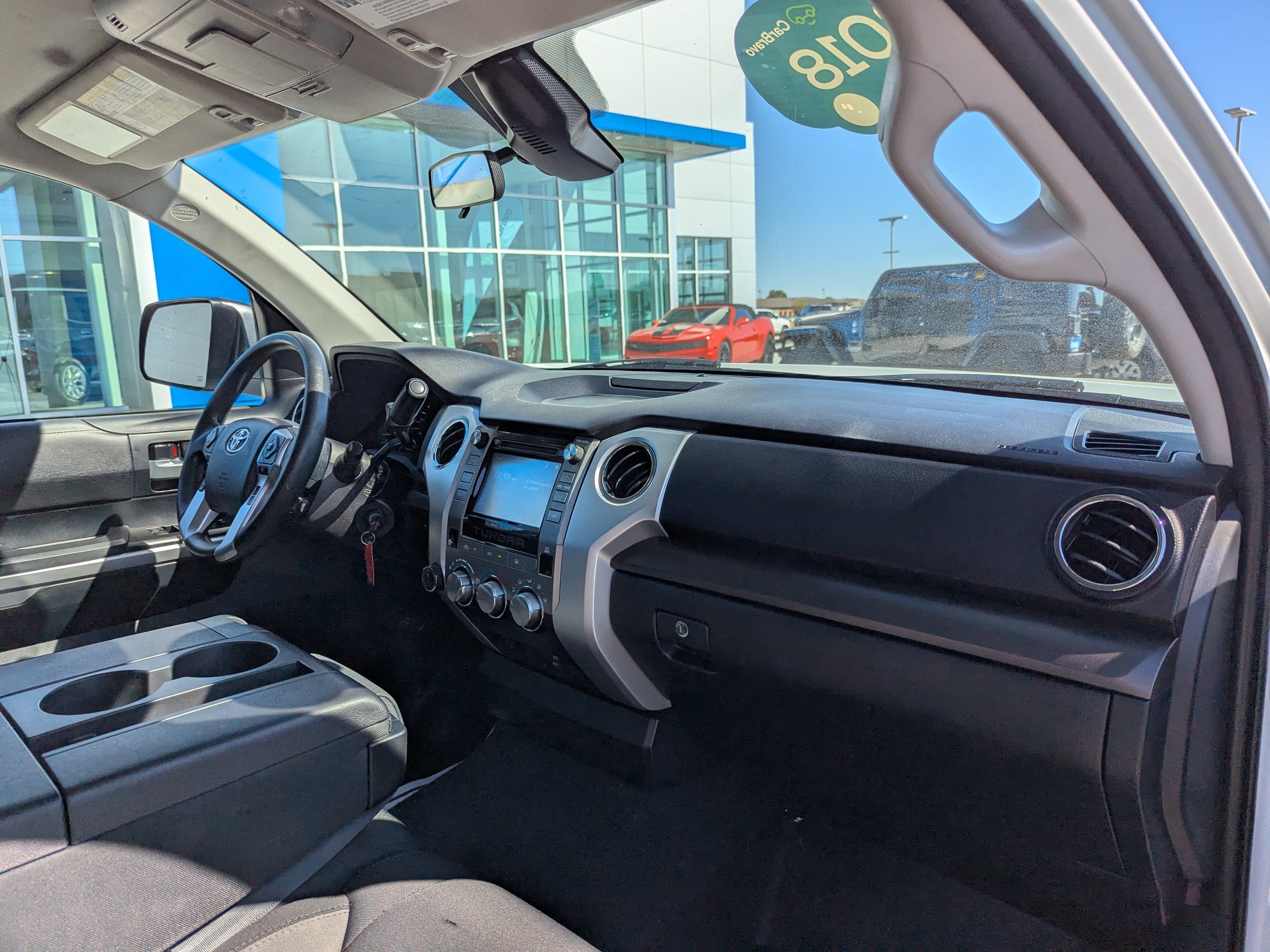 Used 2018 White Toyota SR5 image 38