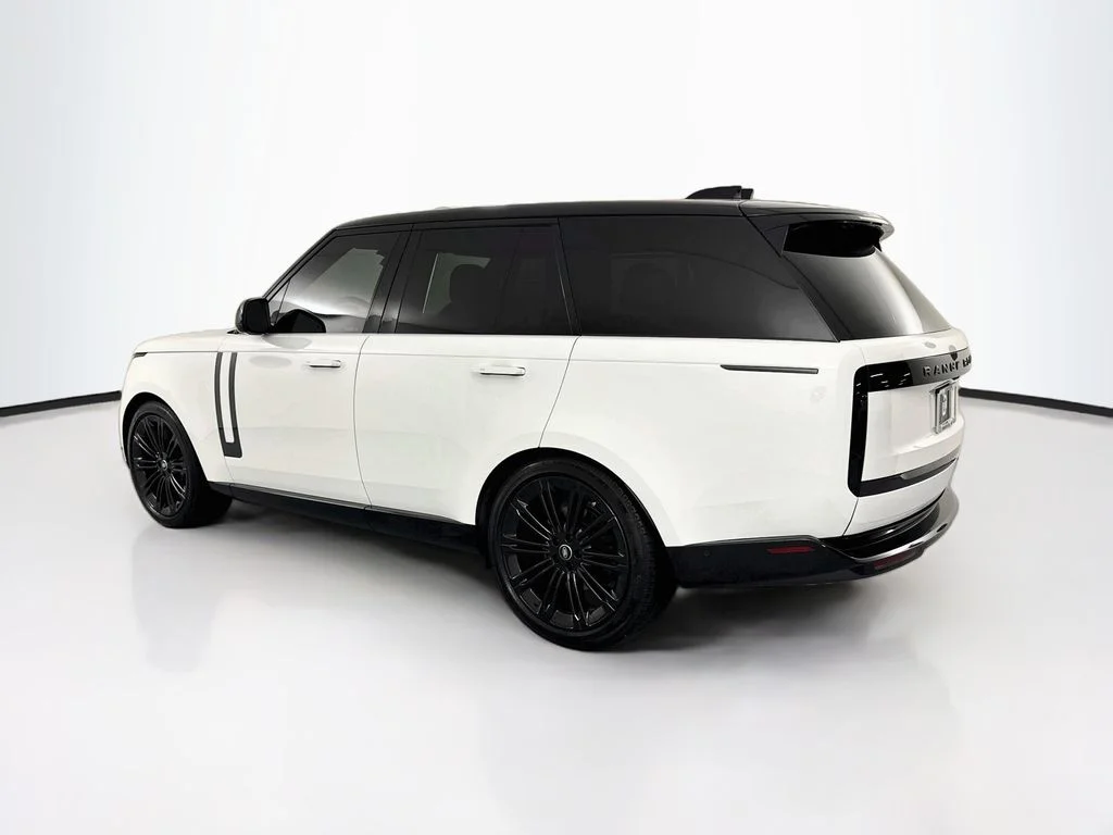 Used 2025 White Land Rover SE image 7