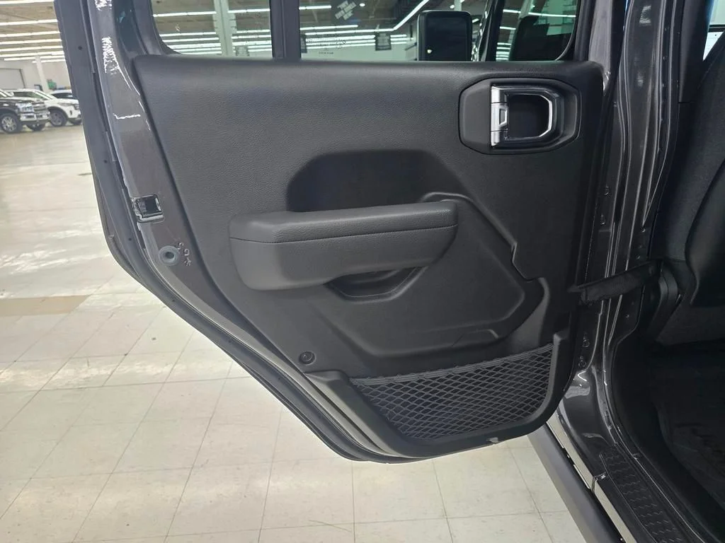 Used 2025 Granite Crystal Clearcoat Metallic Jeep Rubicon image 14