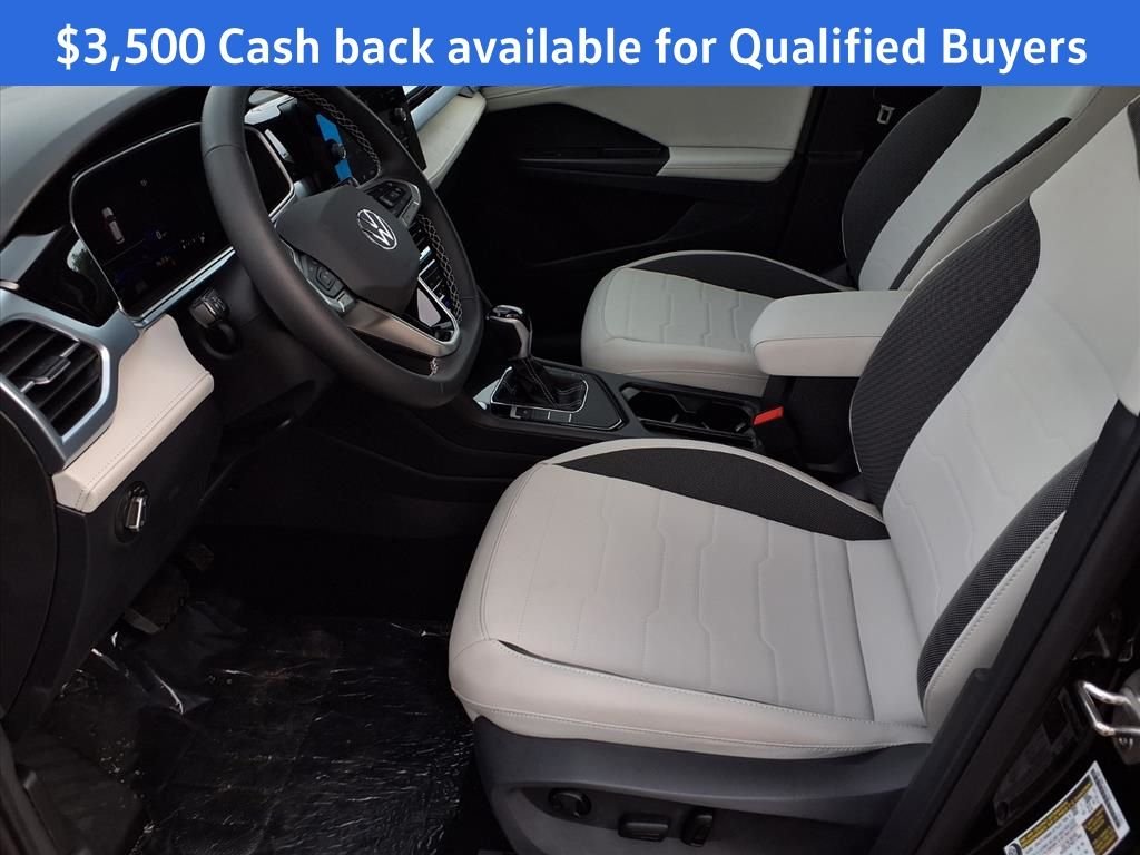 2025 Volkswagen Taos SE - Photo 16