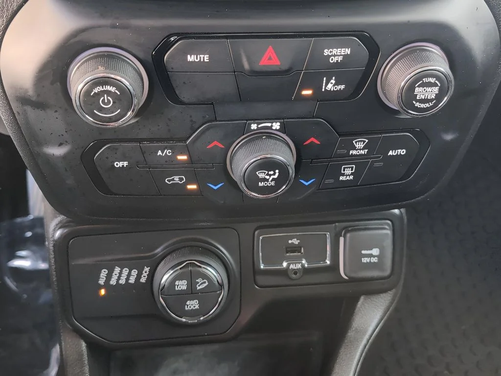 Used 2021 Omaha Orange Clearcoat Jeep Trailhawk image 20