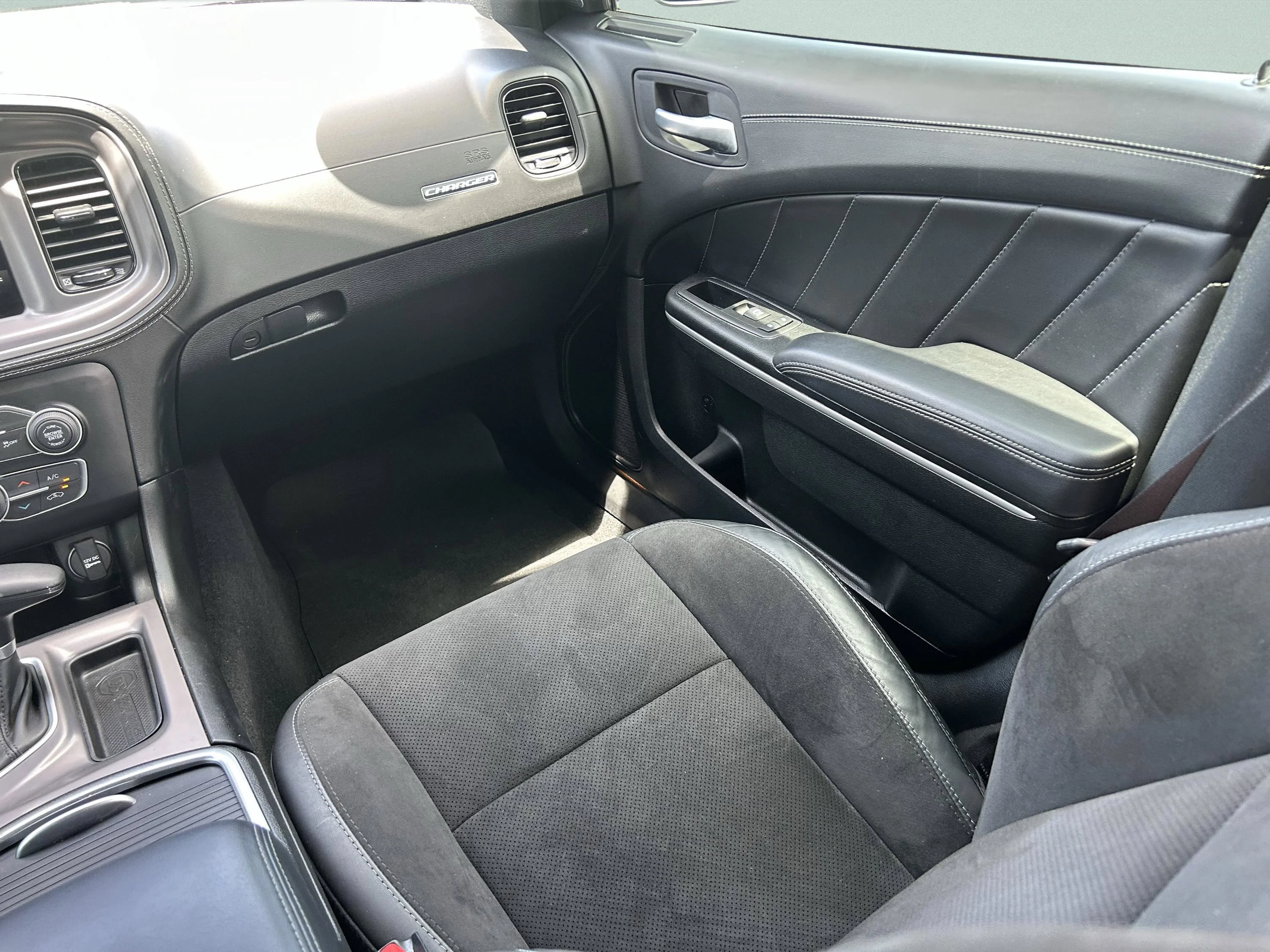 Used 2023 Granite Pearlcoat Dodge R/T image 18