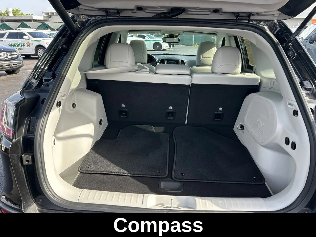 Certified Used 2021 Black Jeep Latitude Lux image 30