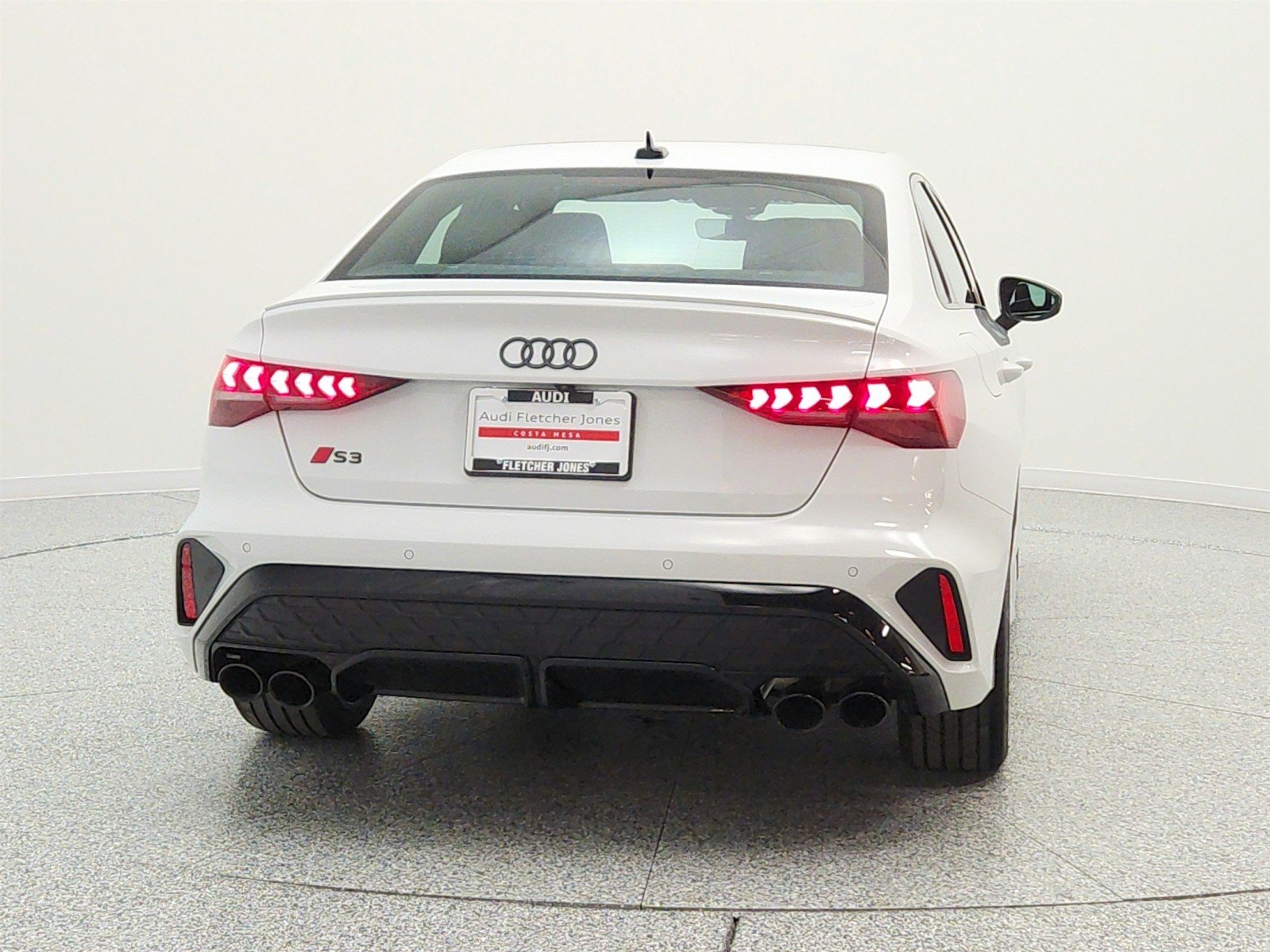 Used 2025 Glacier White Metallic Audi Premium Plus 2.0 TFSI quattro image 6