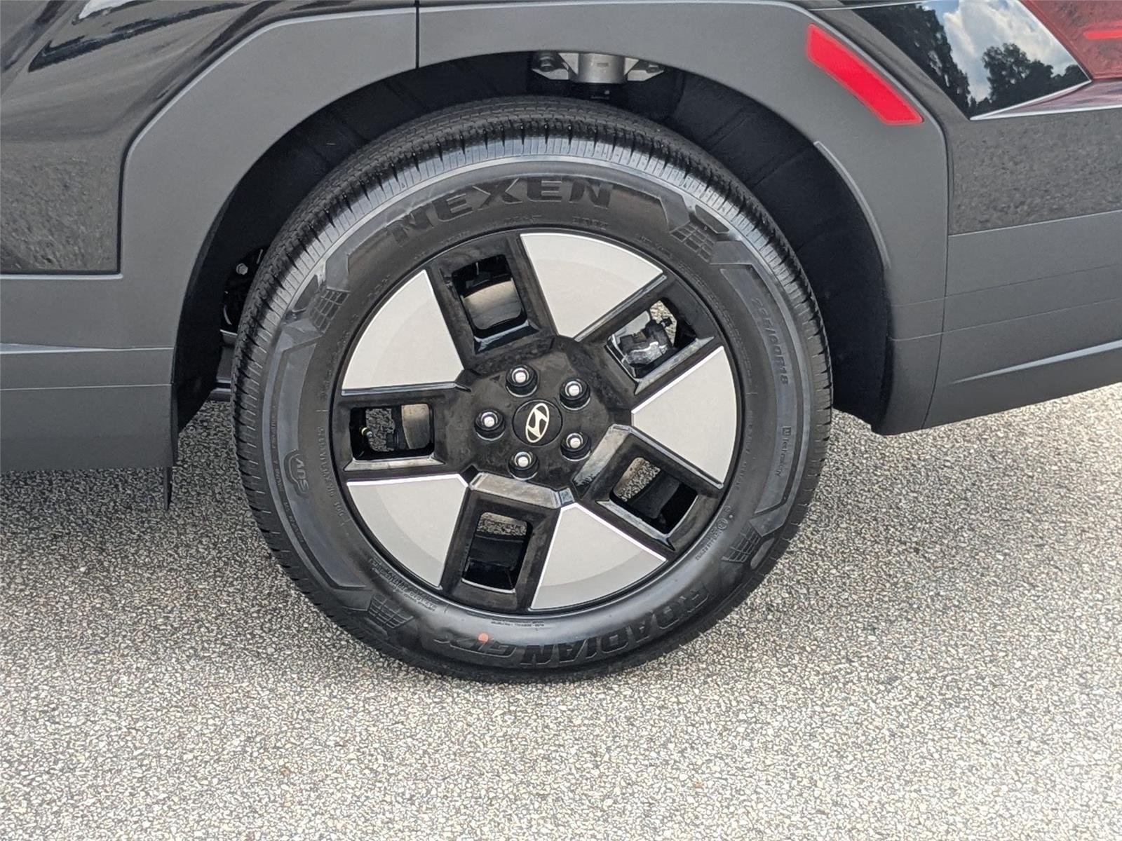 New 2026 Phantom Black Hyundai SEL image 10