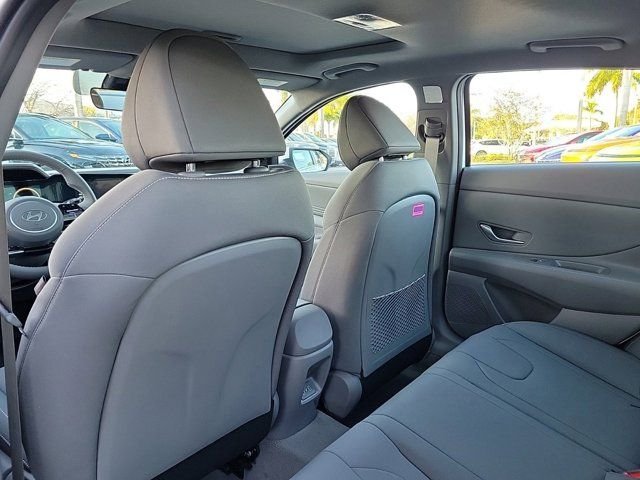2025 Hyundai Elantra SEL - Photo 10