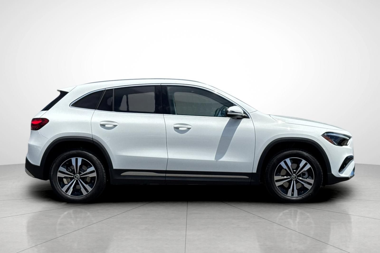 New 2026 Polar White Mercedes-Benz GLA 250 image 32