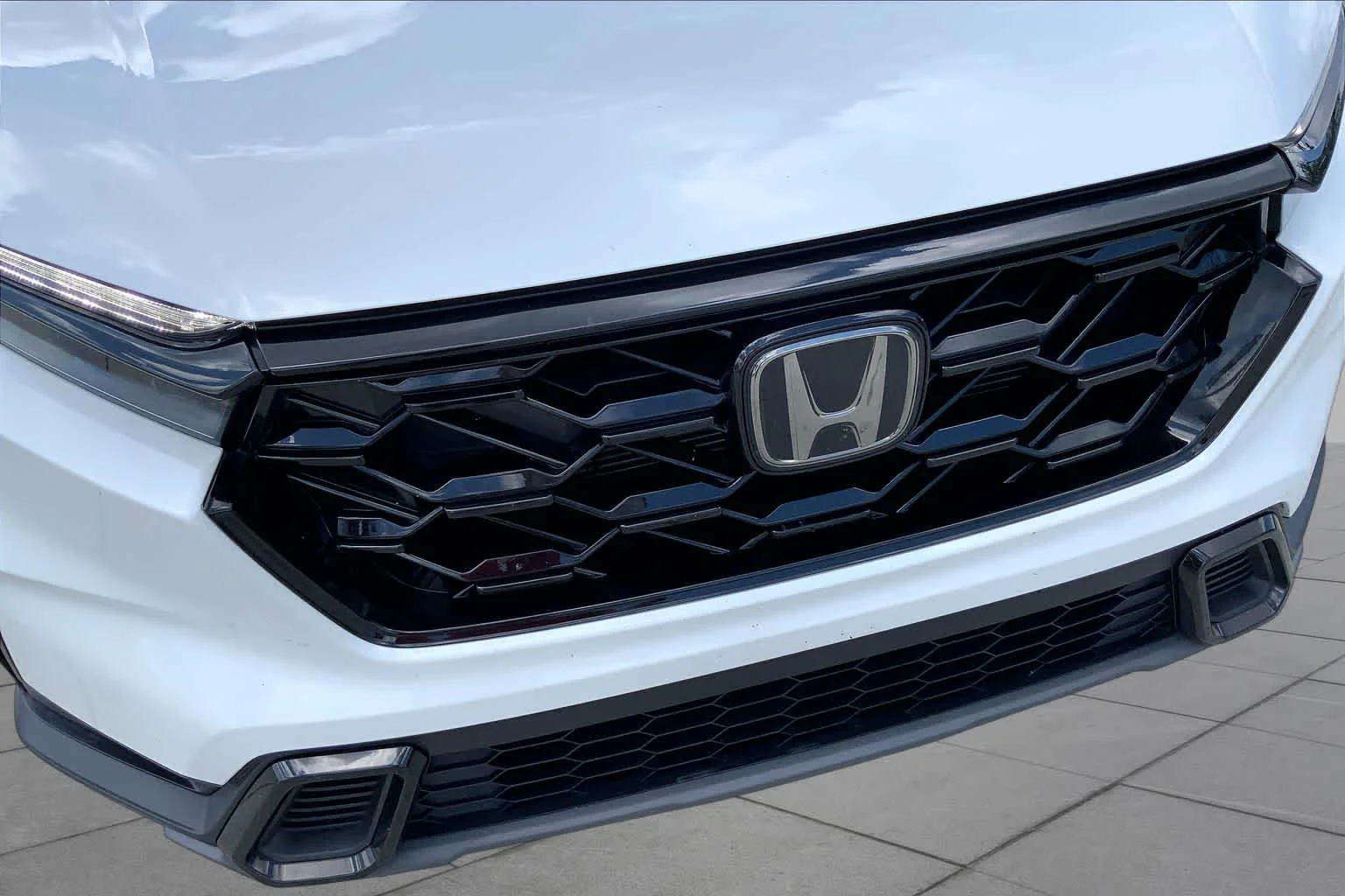 Used 2023 Platinum White Pearl Honda HYB AWD SPORT BD image 30