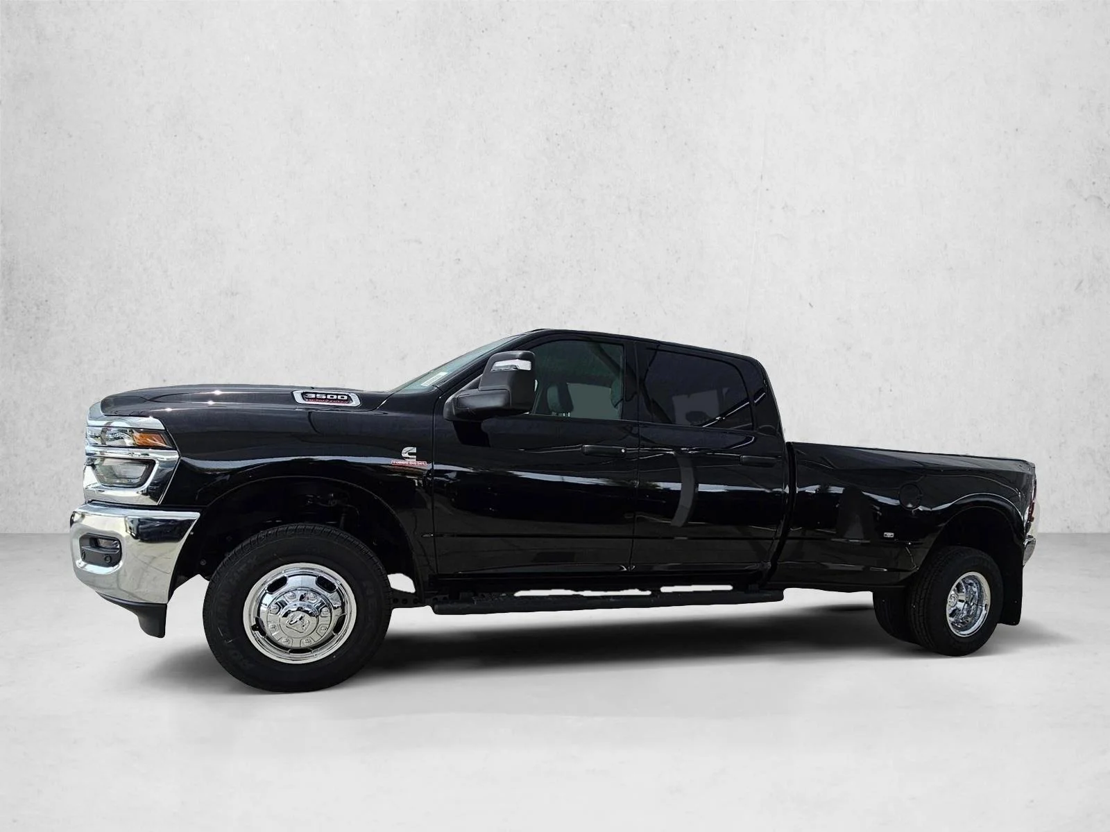 New 2026 Diamond Black Crystal Pearl-Coat Exterior Paint RAM Tradesman image 4