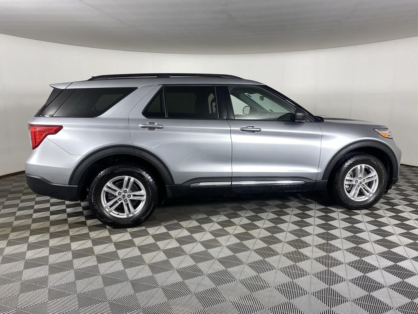 Used 2024 Iconic Silver Ford XLT image 18