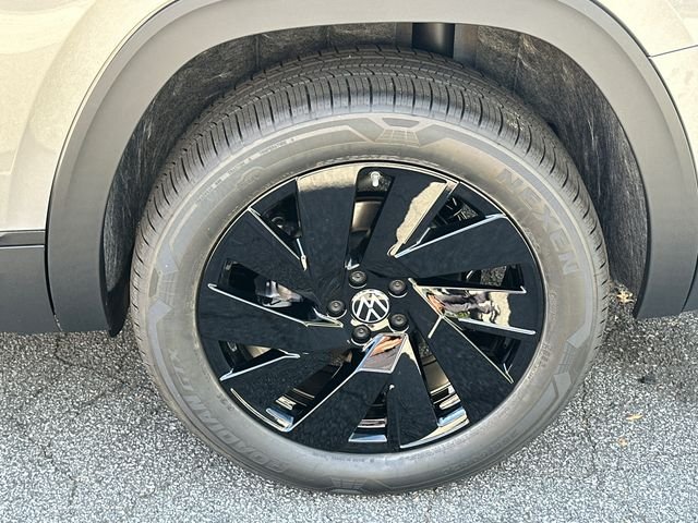 New 2026 Silver Volkswagen 2.0T SE w/Technology image 20