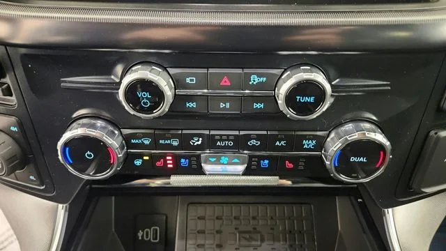 New 2025 Star White Metallic Tri-Coat Ford Platinum® image 43