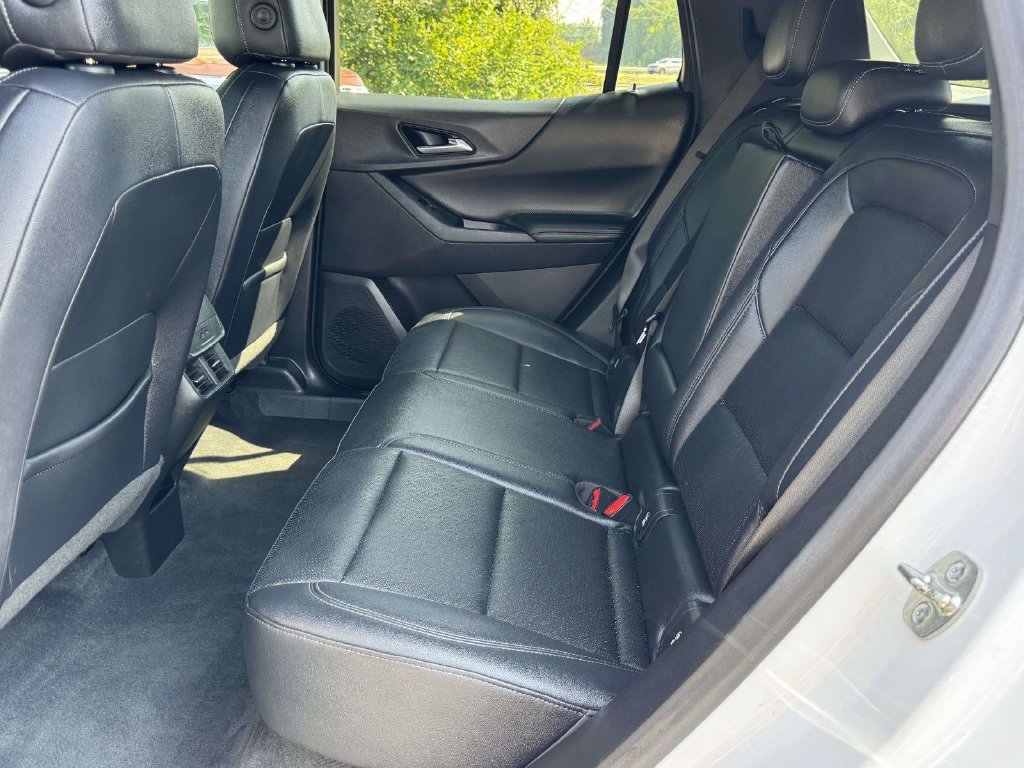 Used 2025 White Chevrolet LT image 18