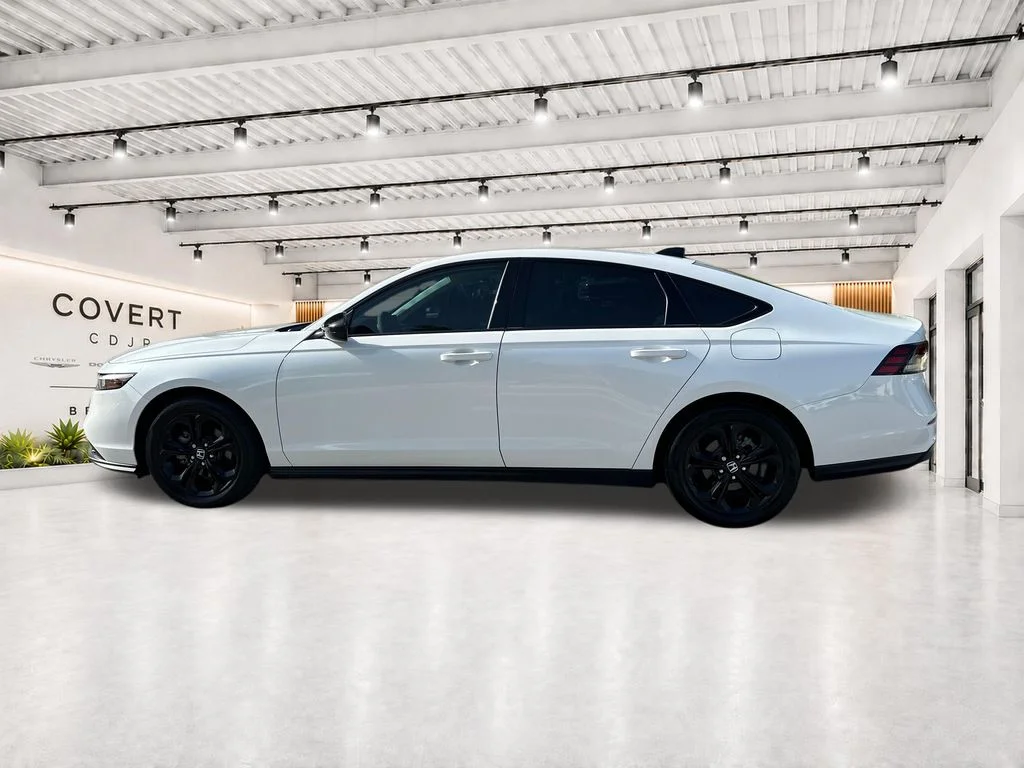 Used 2025 White Honda SE image 7