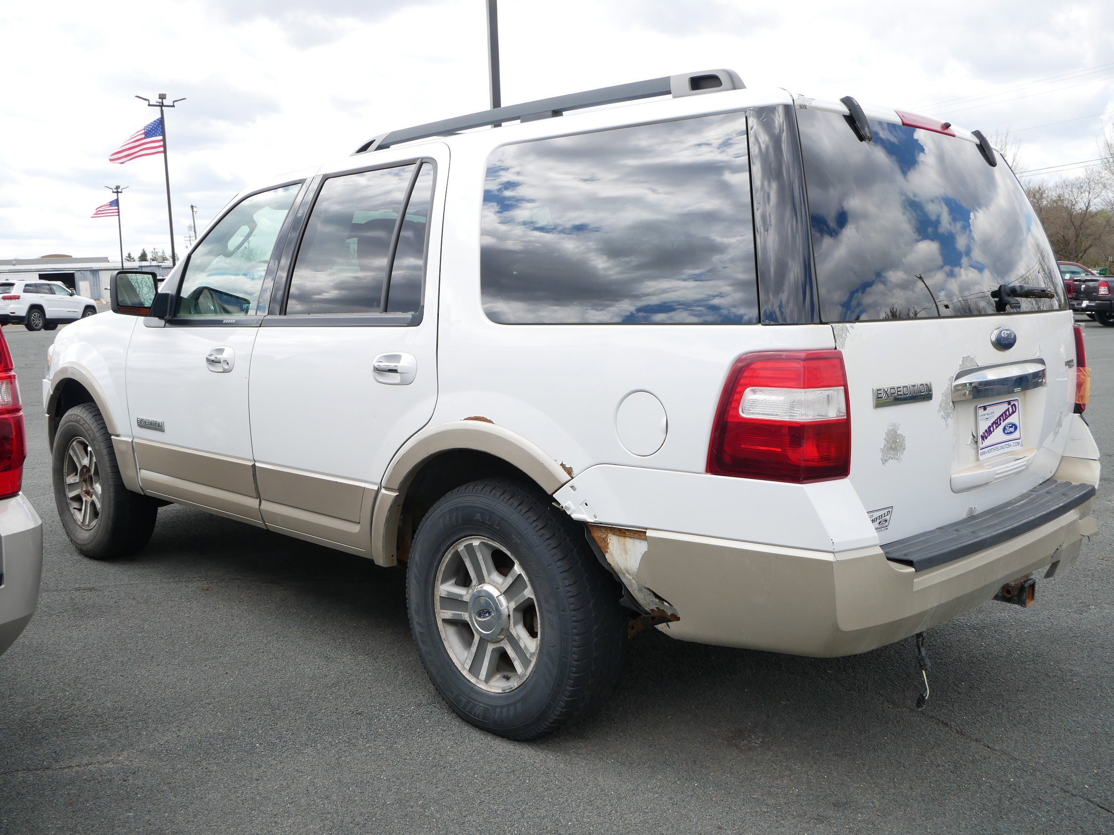 View vehicle photo 4