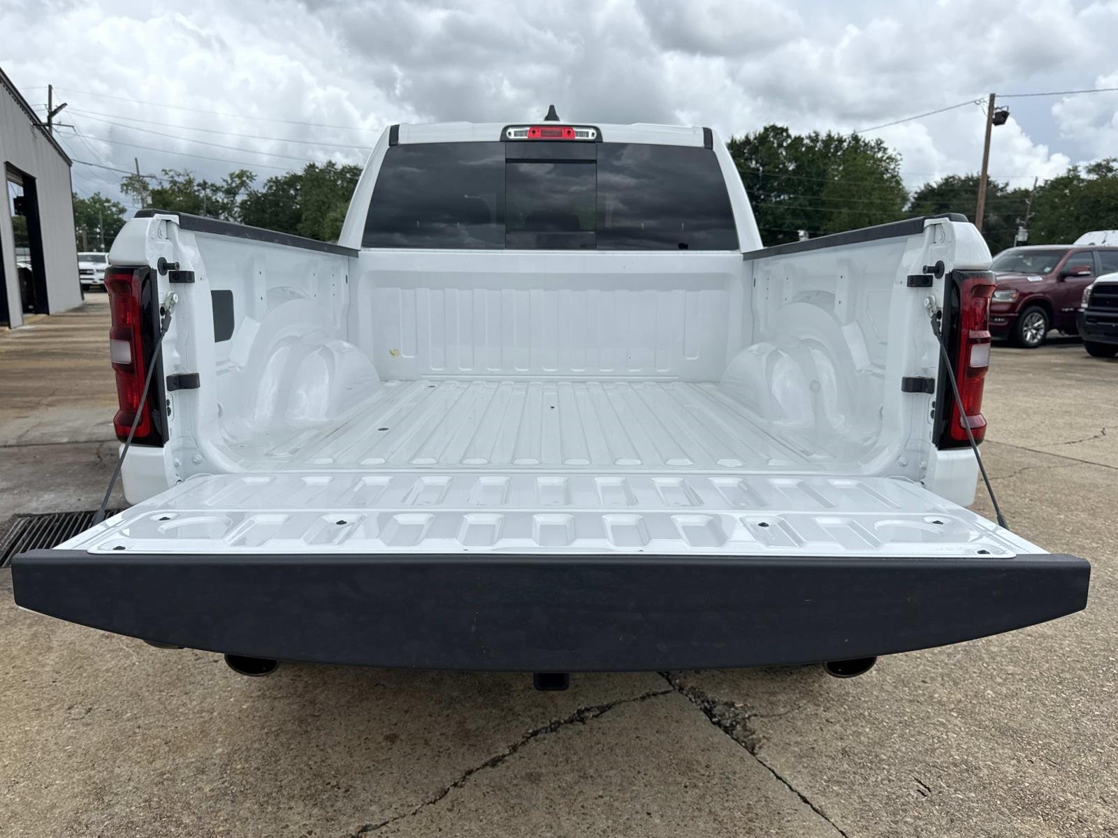 New 2026 Bright White Clear-Coat Exterior Paint RAM Warlock image 6