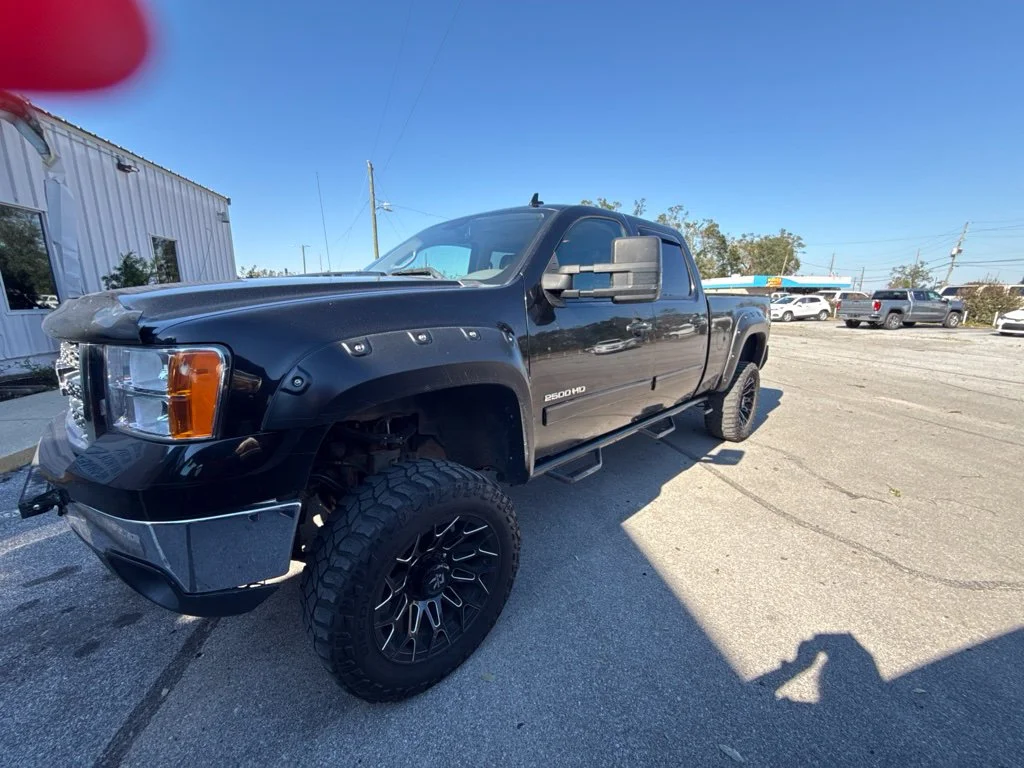 Used 2013 Black GMC SLT image 2