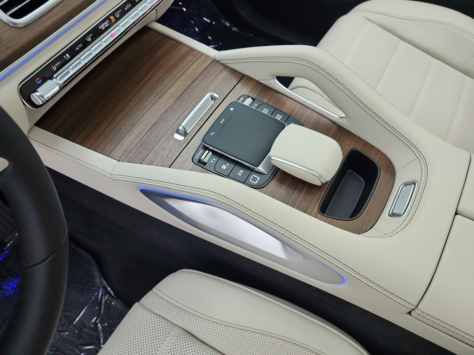 New 2026 MANUFAKTUR Moonlight White Metallic Mercedes-Benz GLE 450 4MATIC® SUV image 9