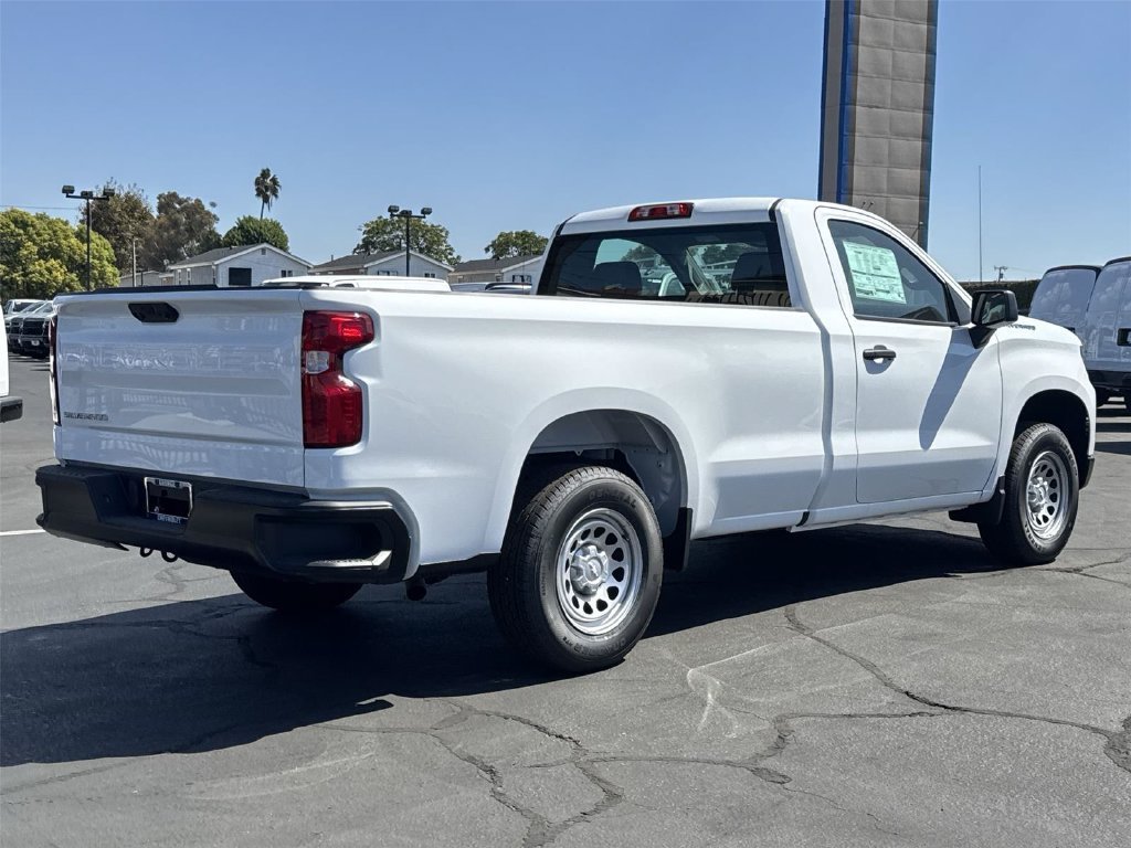 New 2026 Summit White Chevrolet WT image 5