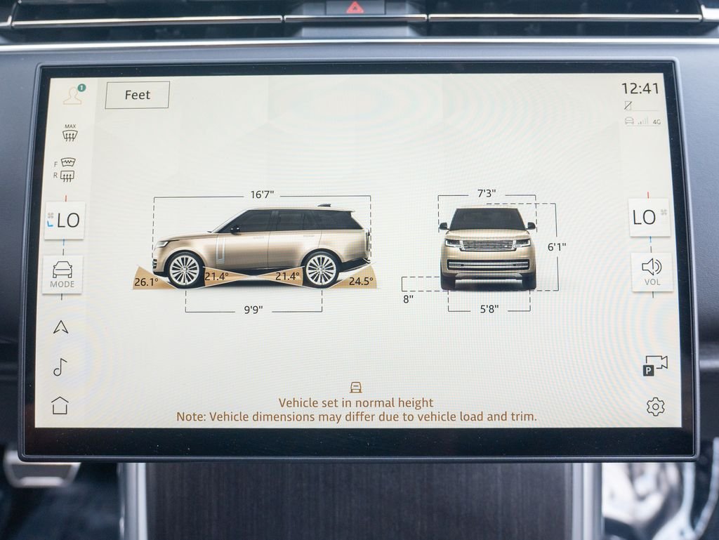 Used 2024 White Land Rover SE image 27