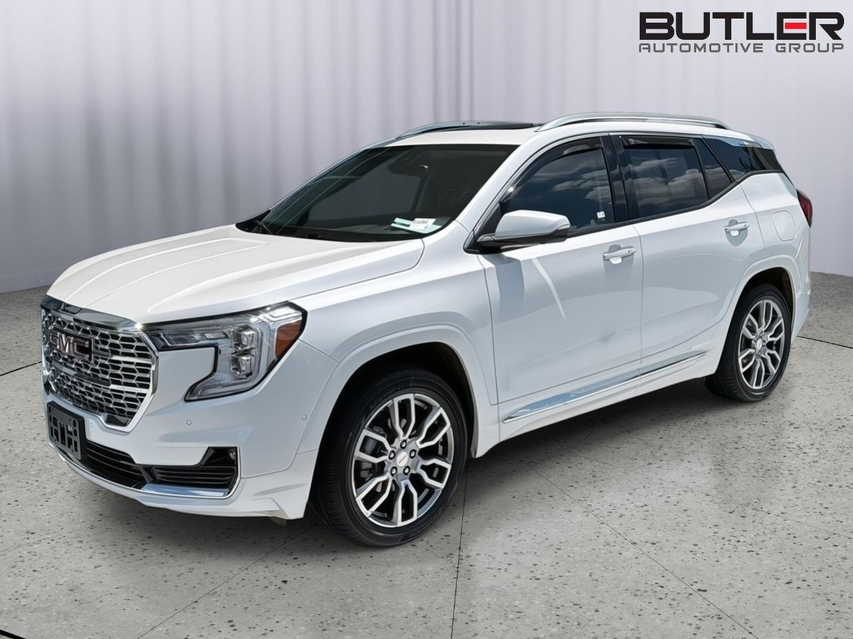 Used 2024 White Frost Tricoat GMC Denali image 1