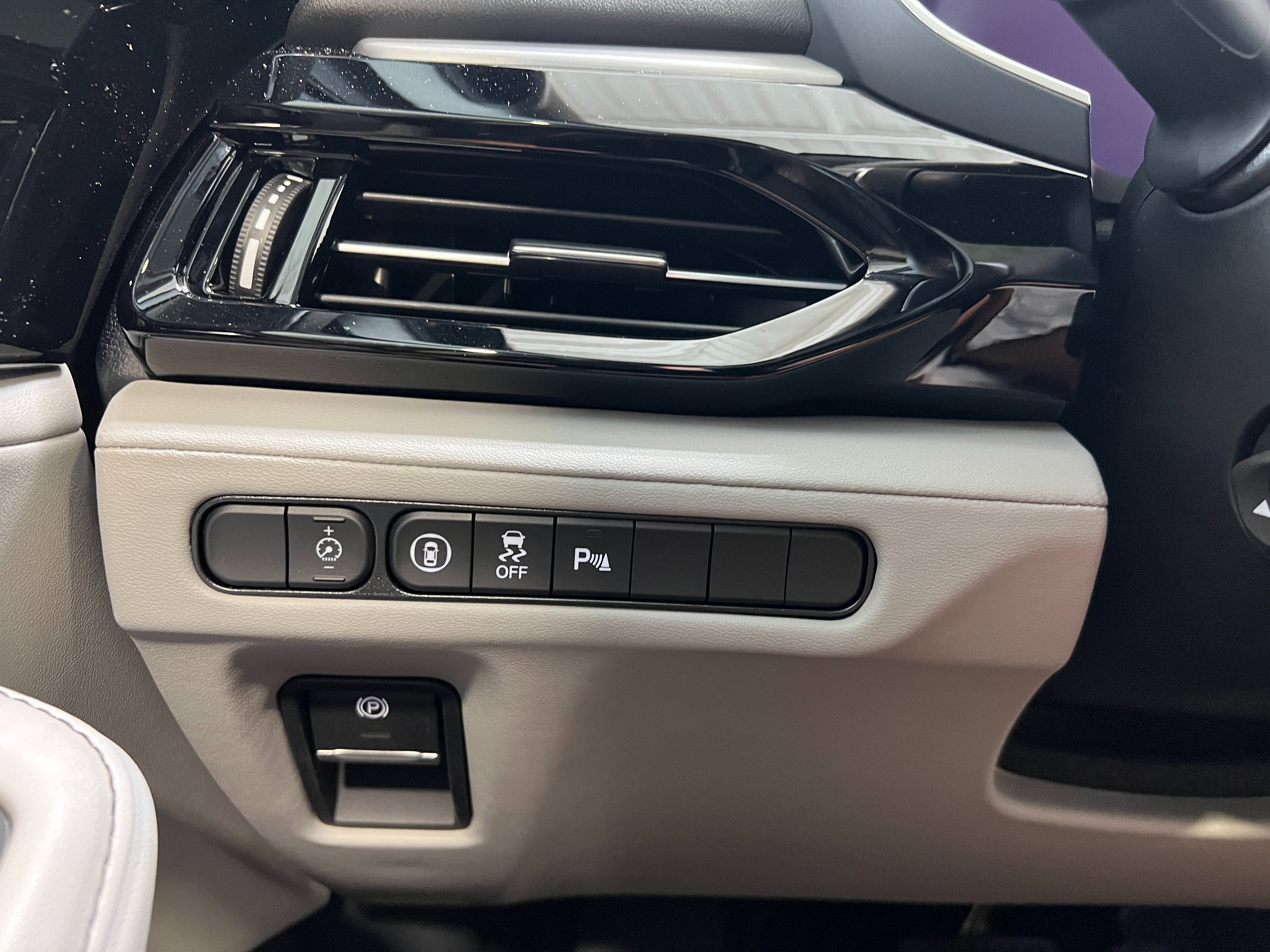 New 2026 Solar Silver Metallic Acura w/Technology Package image 19