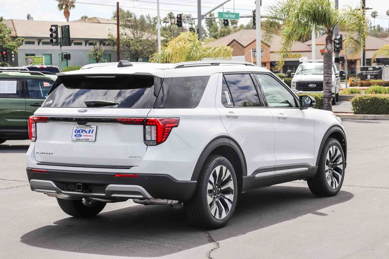 New 2026 Star White Metallic Tri-Coat Ford Platinum™ image 4