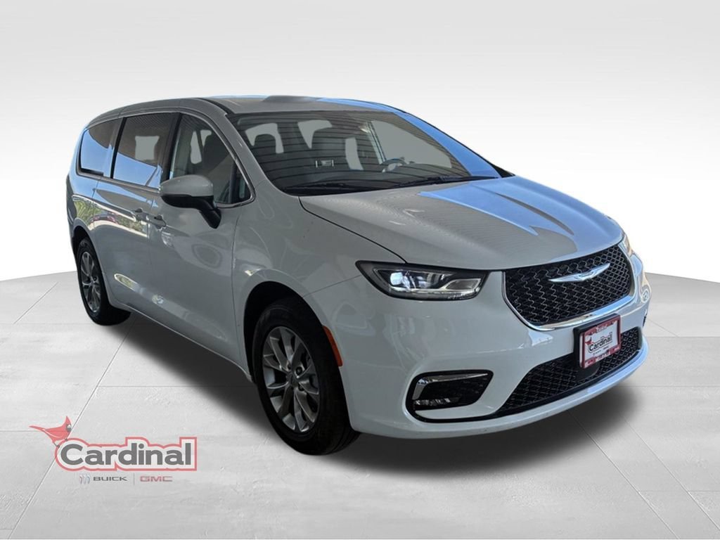 White 2023 Chrysler Pacifica Minivan All-Wheel Drive