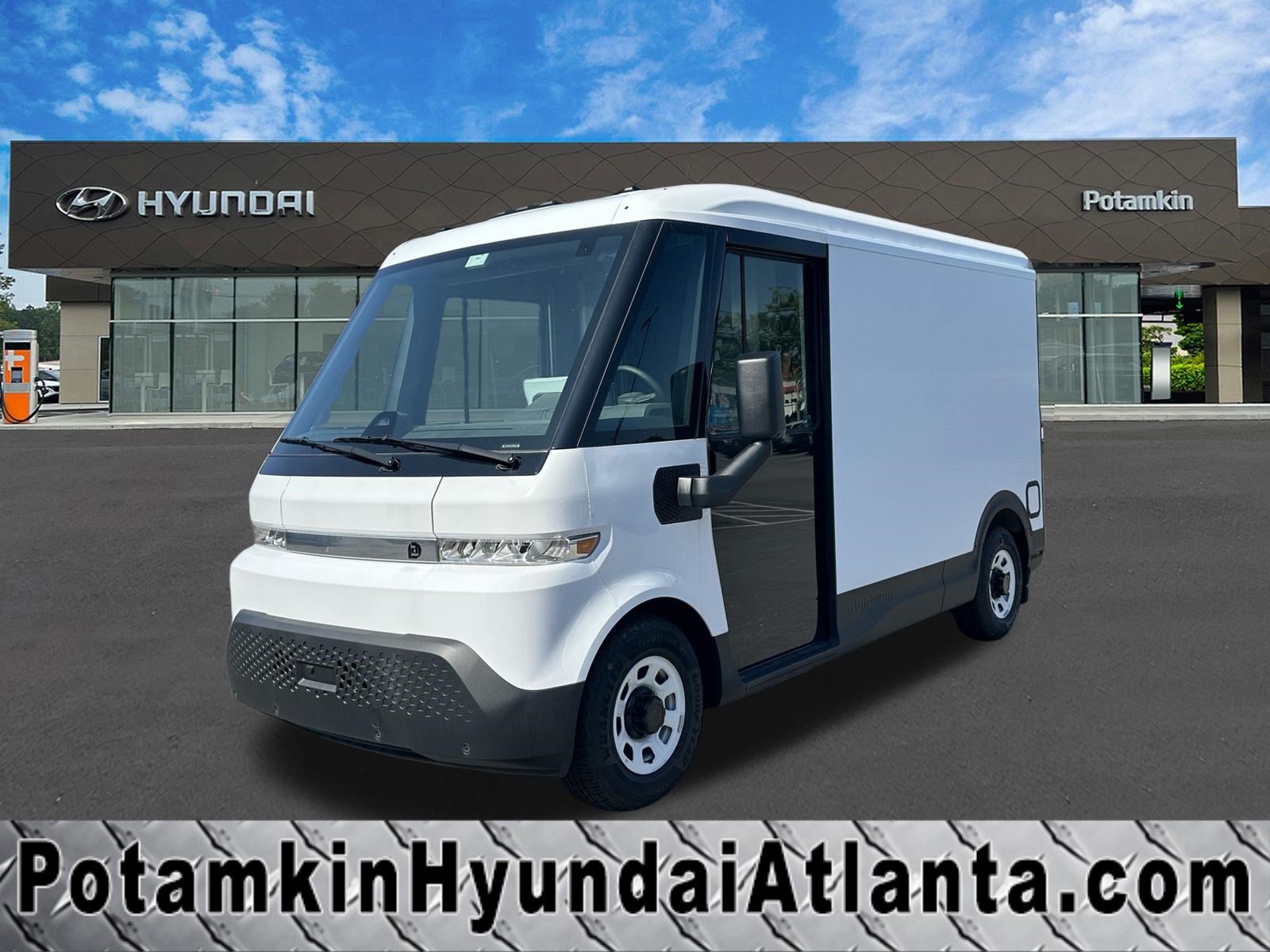 Used 2024 Oyster White Chevrolet Zevo 400 eAWD image 1
