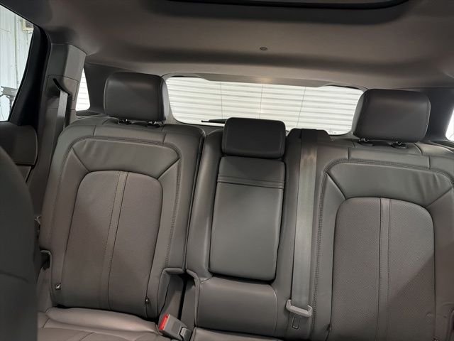 Used 2020 Black Lincoln Reserve image 11