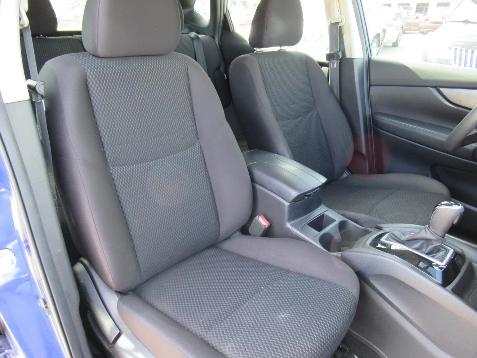 Used 2020 Caspian Blue Nissan S image 9