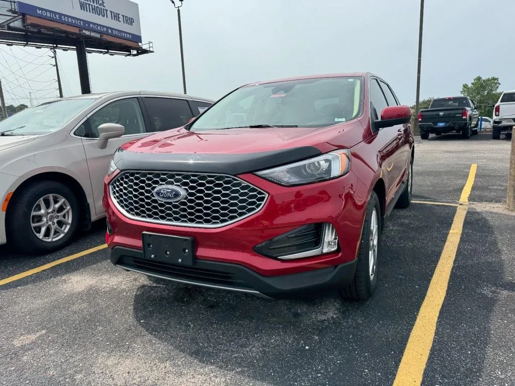 Used 2024 Rapid Red Metallic Tinted Clearcoat Ford SEL image 5