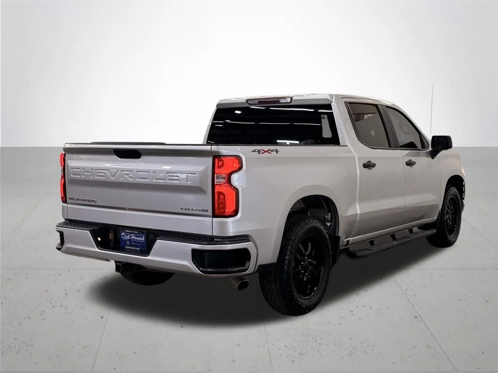 Used 2019 Silver Chevrolet Custom image 10