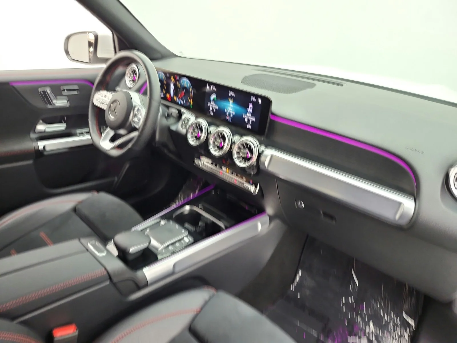 Used 2022 Polar White Mercedes-Benz GLB 250 SUV image 19