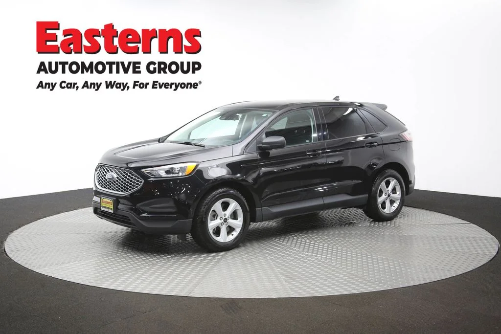 Used 2023 Black Ford SE image 55