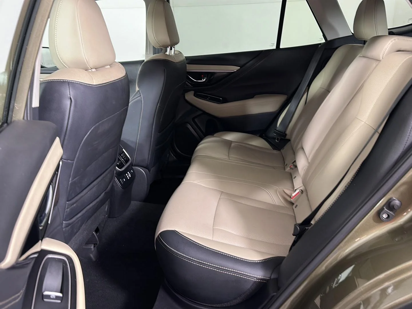Used 2023 Autumn Green Metallic Subaru Limited image 29
