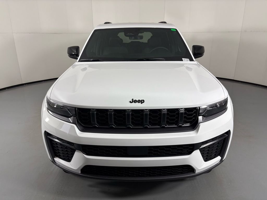 New 2026 Bright White Clear-Coat Exterior Paint Jeep Altitude image 3