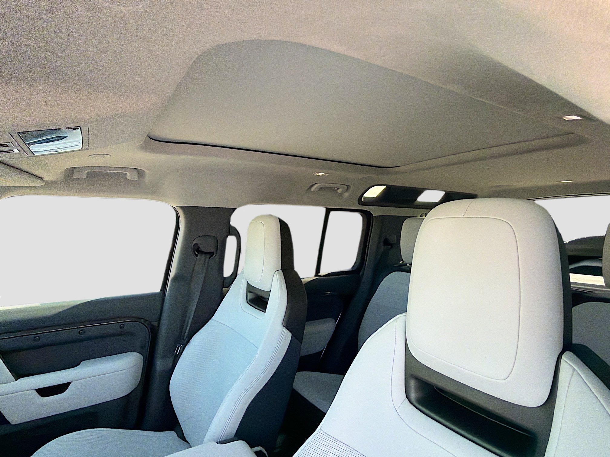 New 2026 Charente Grey Land Rover OCTA image 25