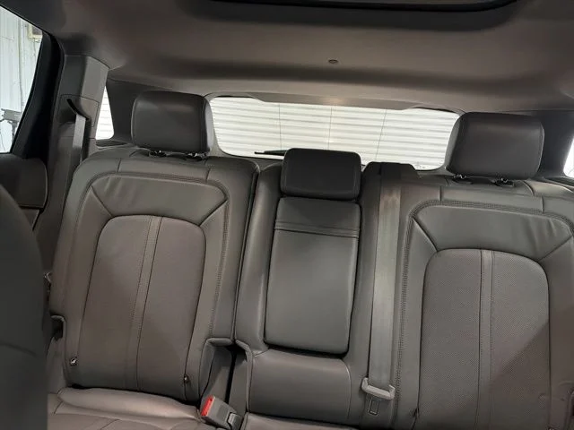 Used 2020 Black Lincoln Reserve image 11
