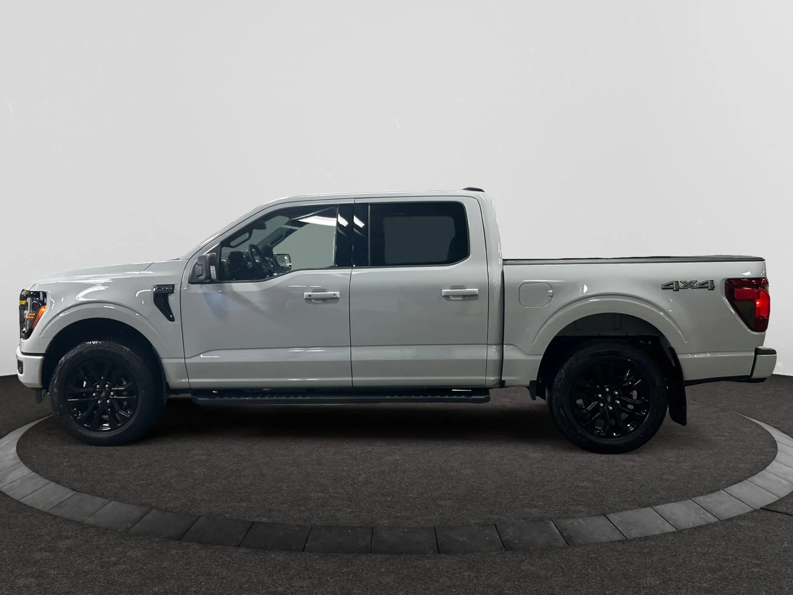 New 2026 Avalanche Ford XLT image 2