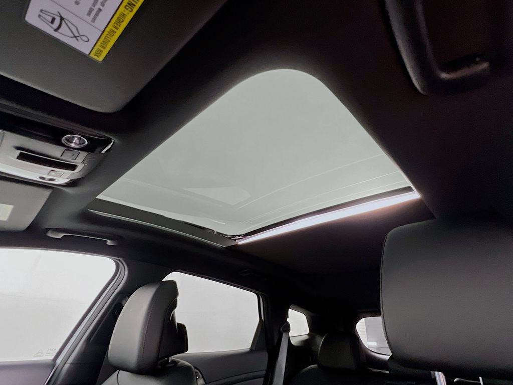 Used 2024 Glacier White Pearl/Ebony Black Roof Kia X-Pro Prestige image 23