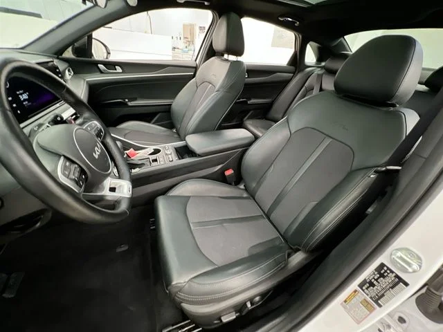 Used 2023 White Kia GT-Line image 9